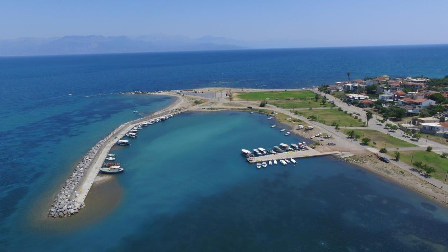 Апартаменты Azure Seaside Retreat In The Heart Of