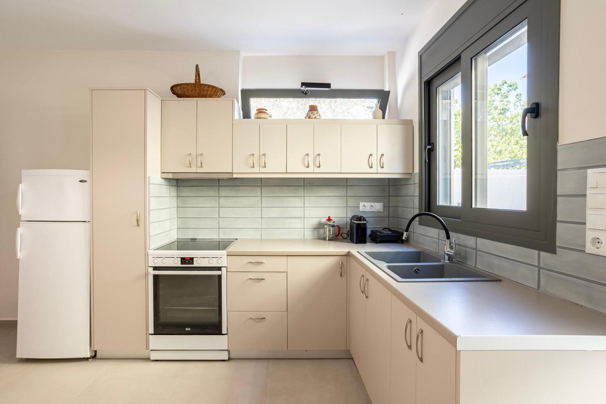 Апартаменты Azure Seaside Retreat In The Heart Of *