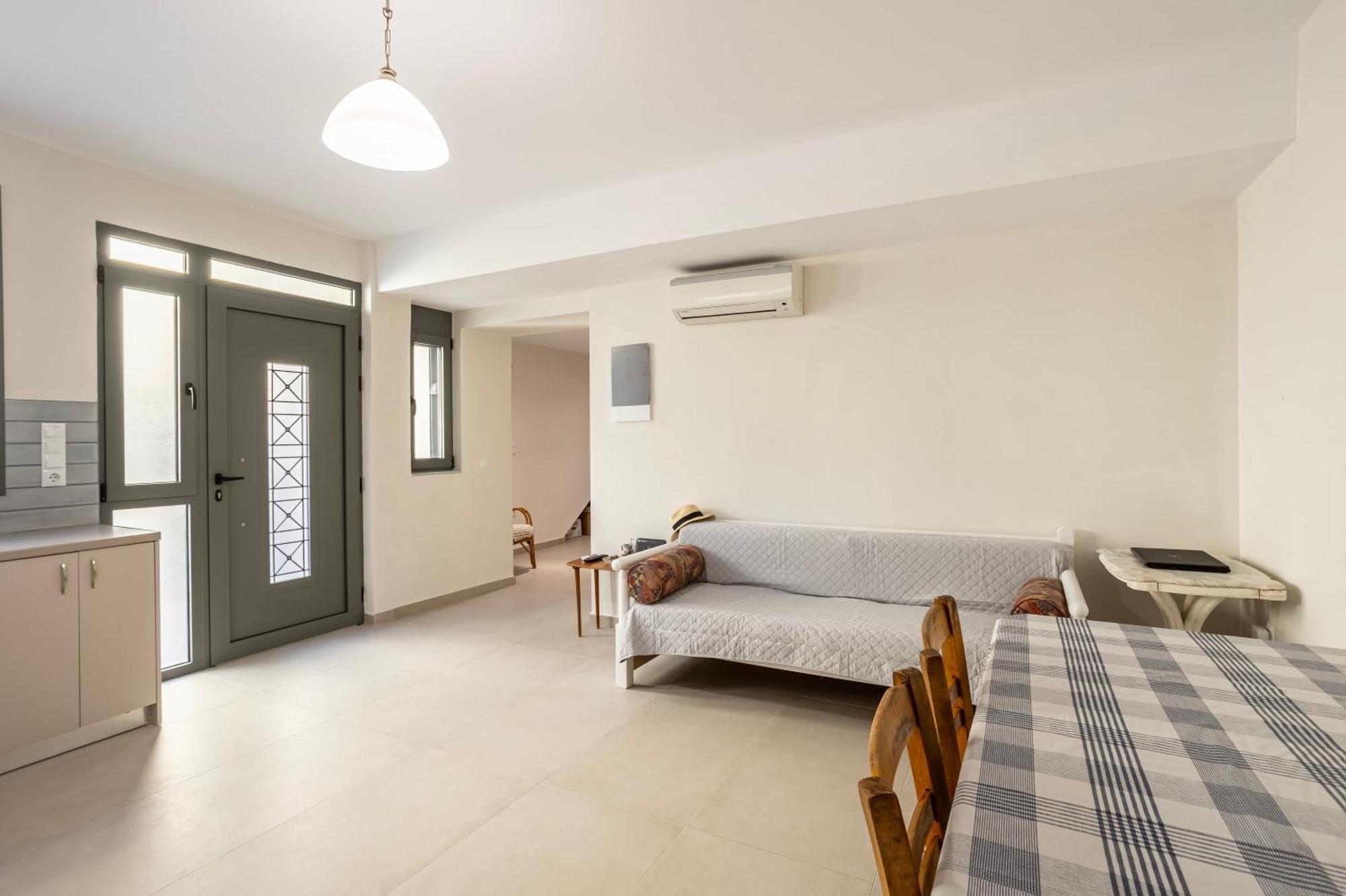 Апартаменты Azure Seaside Retreat In The Heart Of