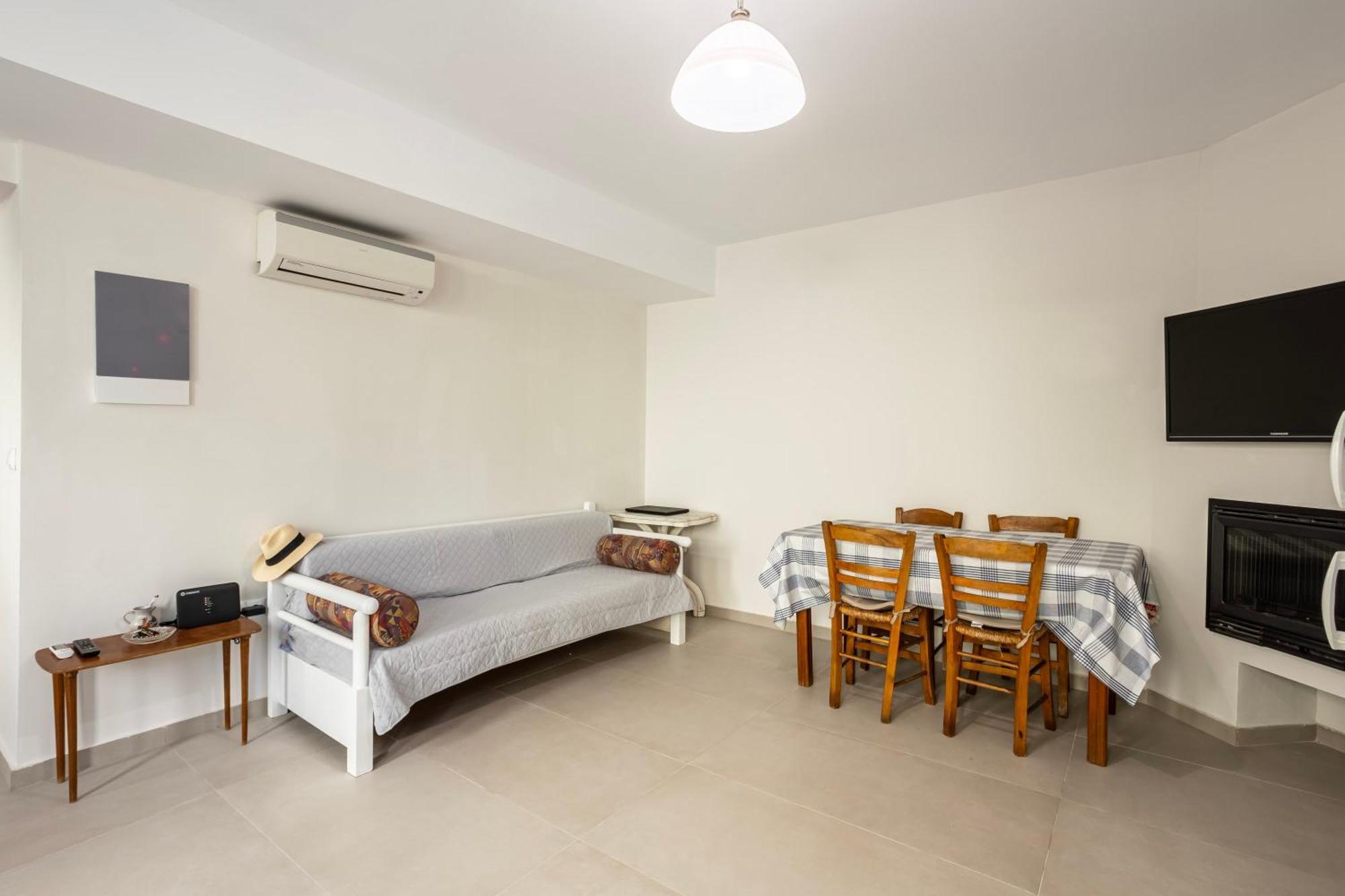 Апартаменты Azure Seaside Retreat In The Heart Of Петалидион