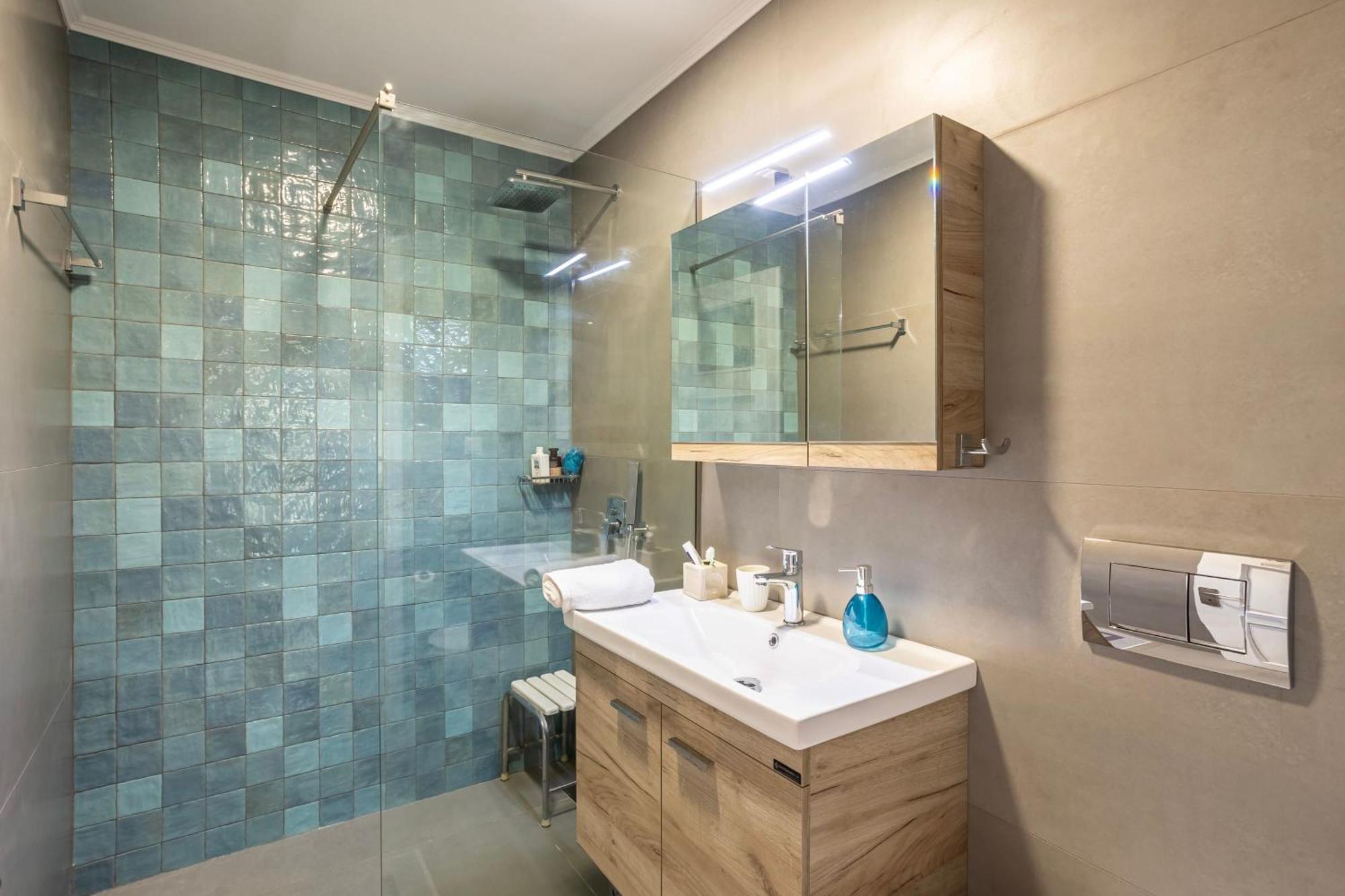 Azure Seaside Retreat In The Heart Of