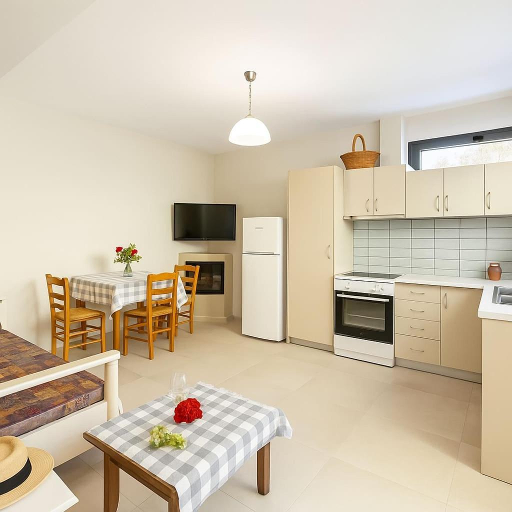 Azure Seaside Retreat In The Heart Of Апартаменты Петалидион