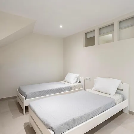 Azure Seaside Retreat In The Heart Of Petalidi Apartment Exterior photo