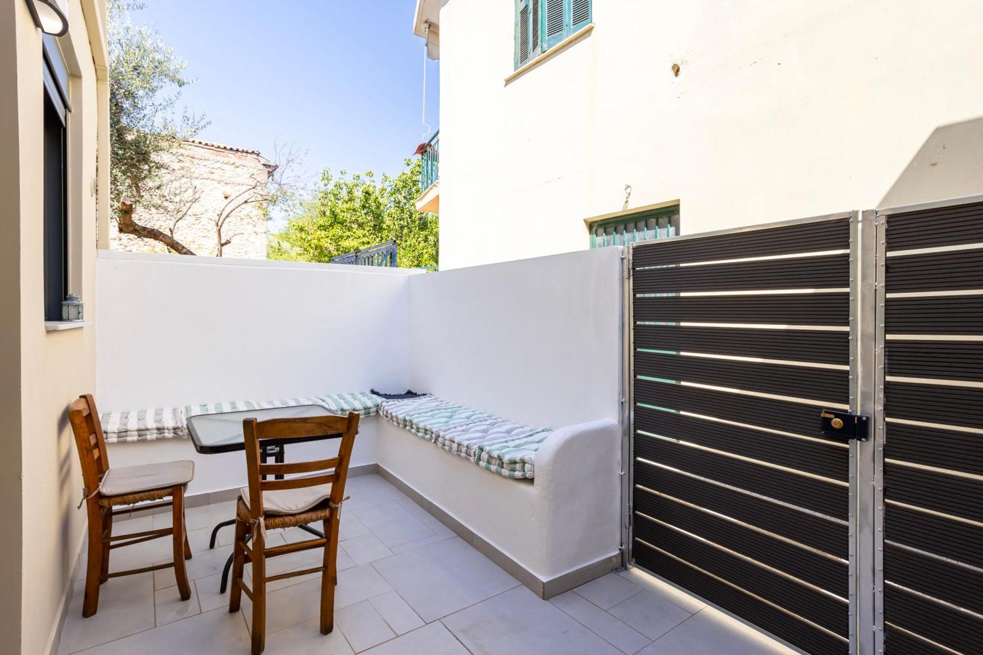 Apartment Azure Seaside Retreat In The Heart Of Petalidi